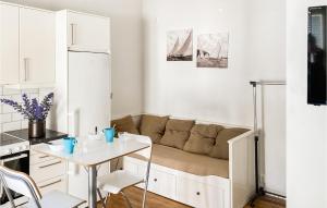 Awesome Apartment In Visby With Kitchen