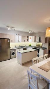 Swan Lake North Coast Luxurious Chalet with Garden