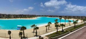 Swan Lake North Coast Luxurious Chalet with Garden