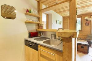 Appartements Chalet d'en Haut - Appt du Bas & Mazot - Grand Jardin Prive - Vues Chaine du Mont-Blanc : photos des chambres