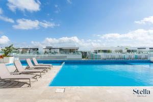 Ipana Condo, Rooftop Pools, Gym, Walk to Beach