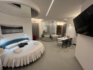 Queen Room with Spa Bath
