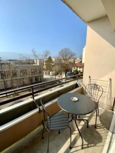 Appartements Proche tram A: 3 personnes, balcon, wifi gratuit : photos des chambres