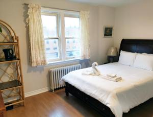 Cozy Private Rm Heart of North York Free Parking Full Kitchen Close to Downtown