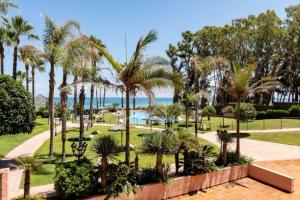 CT 240 - Beachfront Apartment -Don Juan Manilva