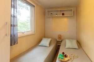 L Arbousier, mobil-home vue dégagée sur la mer