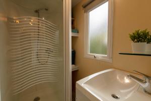 L Arbousier, mobil-home vue dégagée sur la mer