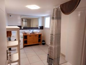 Appartements REZ DE JARDIN - 1 a 4 PERS - PROX CNPE BUGEY - VALLEE BLEU - VIA RHONA : photos des chambres