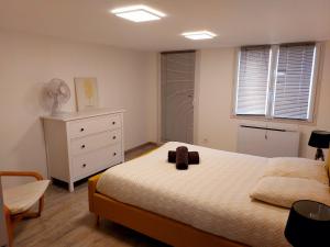 Appartements REZ DE JARDIN - 1 a 4 PERS - PROX CNPE BUGEY - VALLEE BLEU - VIA RHONA : photos des chambres