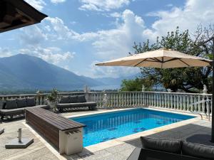 Ferienhaus Patrizia with a fantastic view of Lake Maggiore and the pool