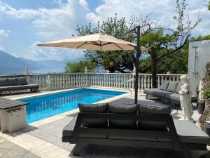 Ferienhaus Patrizia with a fantastic view of Lake Maggiore and the pool
