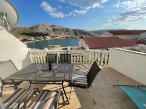Apartments Niko Metajna, island Pag