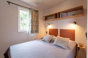 Le Cycas, mobil-home neuf avec sa vue dégagée sur les vignes et la mer