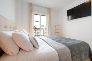 13 Modern apt for 6 guest with shared pool in Manilva Andalucia