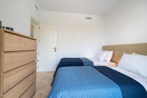 13 Modern apt for 6 guest with shared pool in Manilva Andalucia