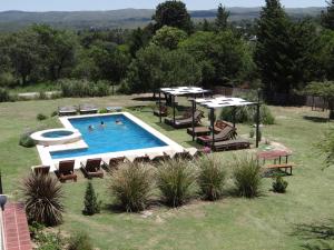 El Algarrobo Escondido Canchas de Pádel y Bosque Serrano