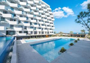 SeaView One by Alezzi Infinity