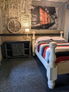 Cozy Barn with Pool Access & Near Lake Conroe