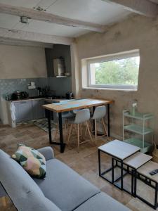 Maisons de vacances Gite les Constances : Maison 2 Chambres