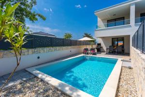 Villa LARUS with private pool