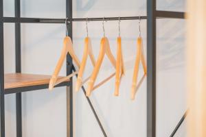 Krone - ES Bhf - 2Zi & 90m2 & 6xPrs - Balkon - 65"TV & Netflix