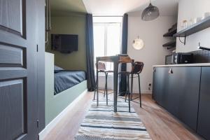 Appartements L'Atelier- joli studio-Metro Valmy-Vaise : Appartement - Non remboursable