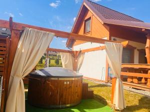 Domki Eden Kaszuby balia sauna alpaki mini zoo