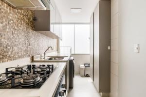 Apto 2 quartos completo em Condomínio Clube a 350 metros da praia do Campeche