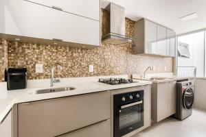 Apto 2 quartos completo em Condomínio Clube a 350 metros da praia do Campeche