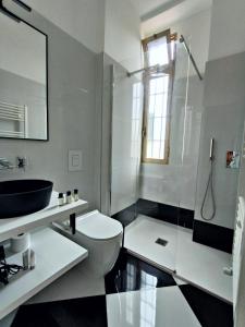 Wonderland Apartment in Milan shopping area, AC, Wifi and Subway