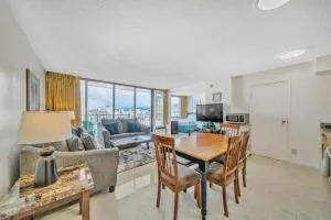 Standard Ocean View Condo - 35th floor views, Free parking & Wifi condo - Kaimuki