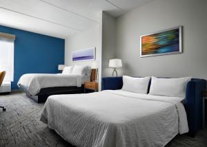 Standard King Room with Sofa Bed - Non-Smoking room in Holiday Inn Express and Suites New Orleans Airport an IHG Hotel
