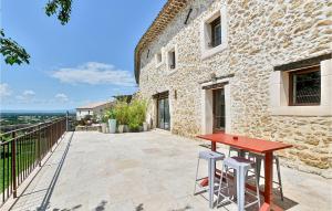 Maisons de vacances Amazing home in Bollne with Outdoor swimming pool, WiFi and 3 Bedrooms : photos des chambres