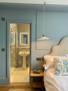 Railway House York by Chateau Anna