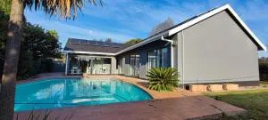 S & S Village Guest House - Kliprivier