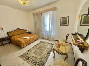 One-Bedroom Apartment room in Queen House Garden