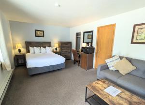 Suite room in Western Riviera Lodging