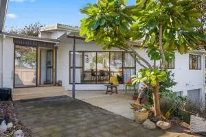 Seaside Sensation - Te Horo Beach Holiday Home - Otaki Beach