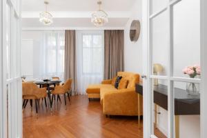 Stylish & Trendy Apartment Browar Gdański by Renters