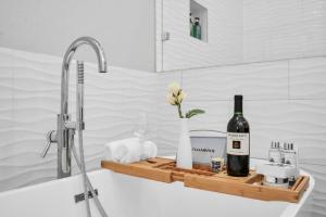 Mohr Haus - Walk to NRG Stadium - Medical Center - Sleeps 8