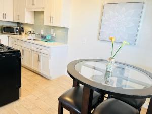 Cozy Beach Cottage with Bicycles