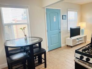 Cozy Beach Cottage with Bicycles