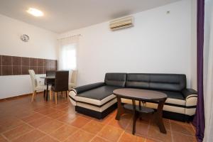 Two-Bedroom Apartment with Terrace room in Apartments with a parking space Vir - 12692