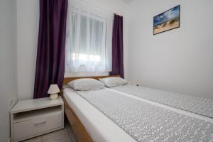 Apartments with parking space Vir - 12692