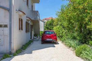 Apartments with a parking space Kastel Stari, Kastela - 20999