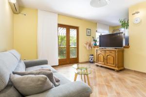 Apartments with parking space Kastel Stari, Kastela - 20999