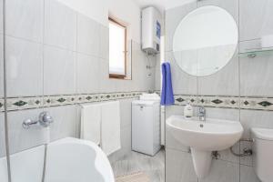 Apartments with parking space Kastel Stari, Kastela - 20999