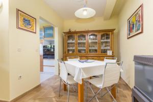 Apartments with parking space Kastel Stari, Kastela - 20999