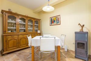 Apartments with parking space Kastel Stari, Kastela - 20999