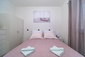 Family friendly house with a swimming pool Pucisca, Brac - 21499